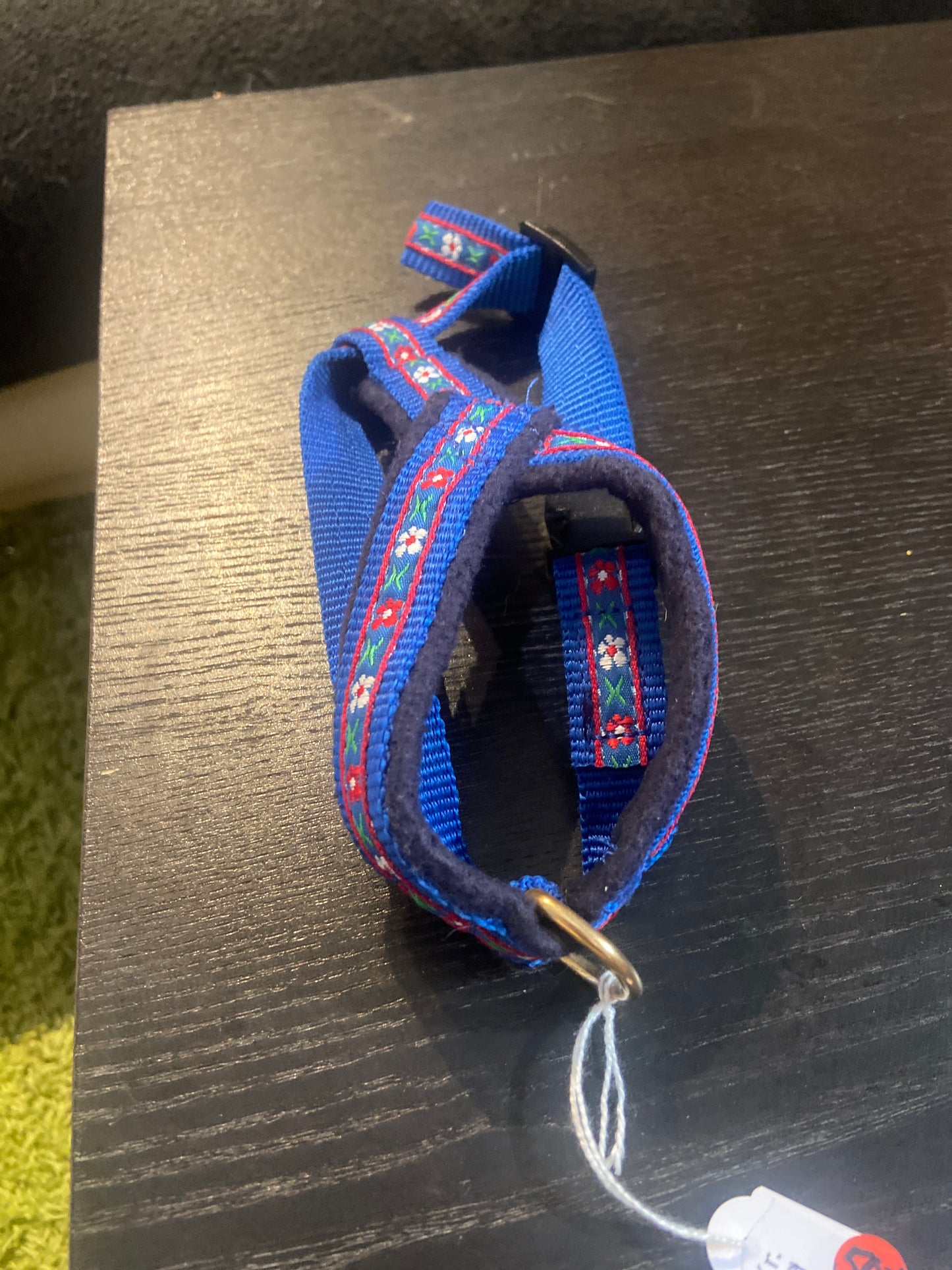 Sele blå med röda och vita blommor Limex
