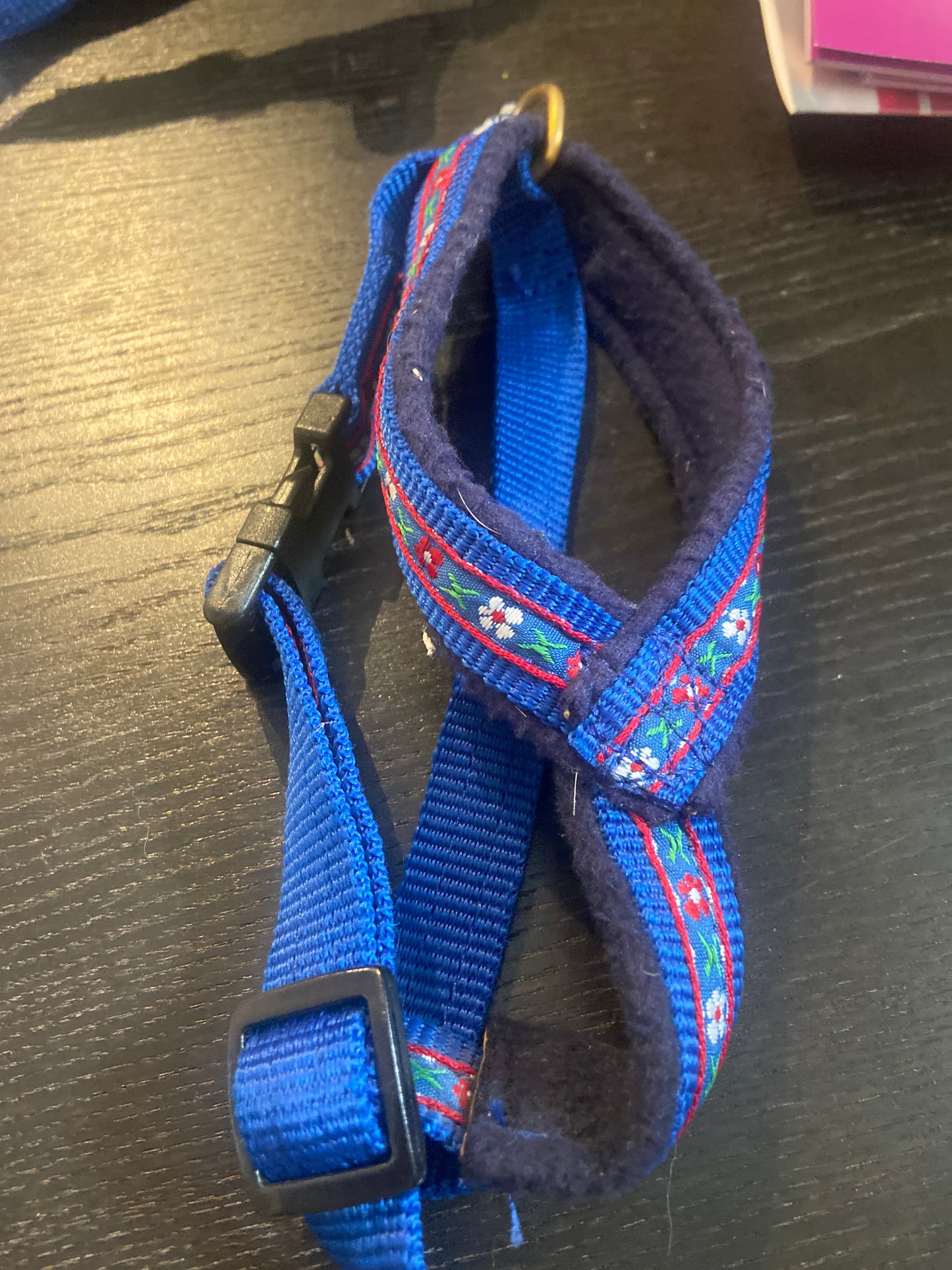 Sele blå med röda och vita blommor Limex