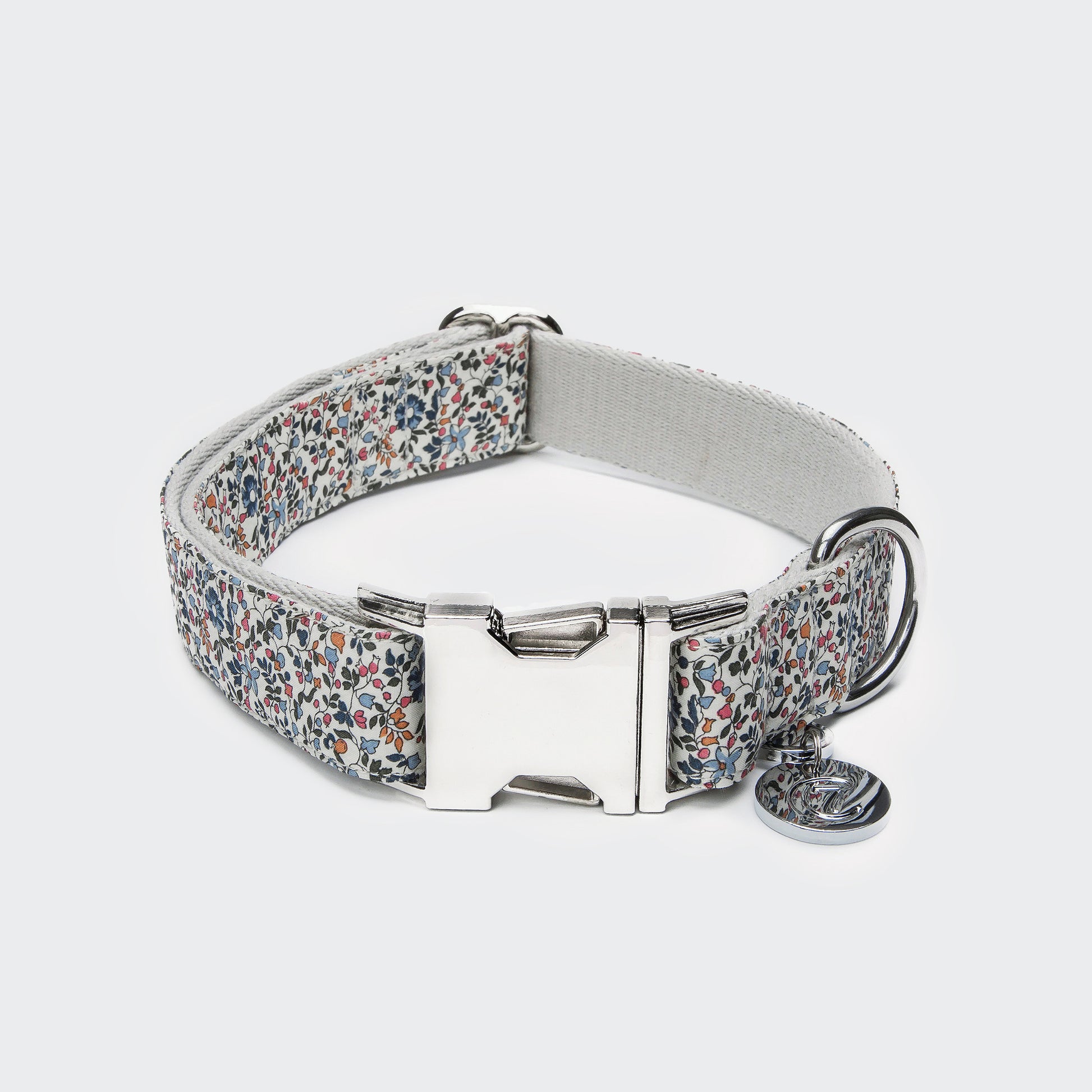 Charlie-And-Friends-Hundprodukter-Hundhalsband-Småblommigt-Front